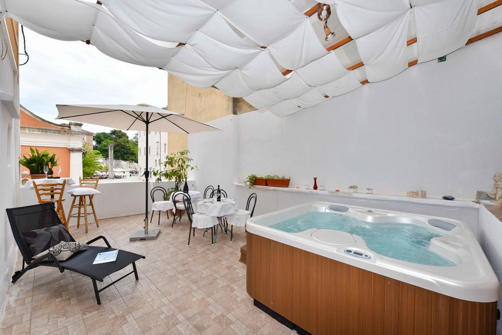 Old Town Jacuzzi Suite Zadar Exterior photo