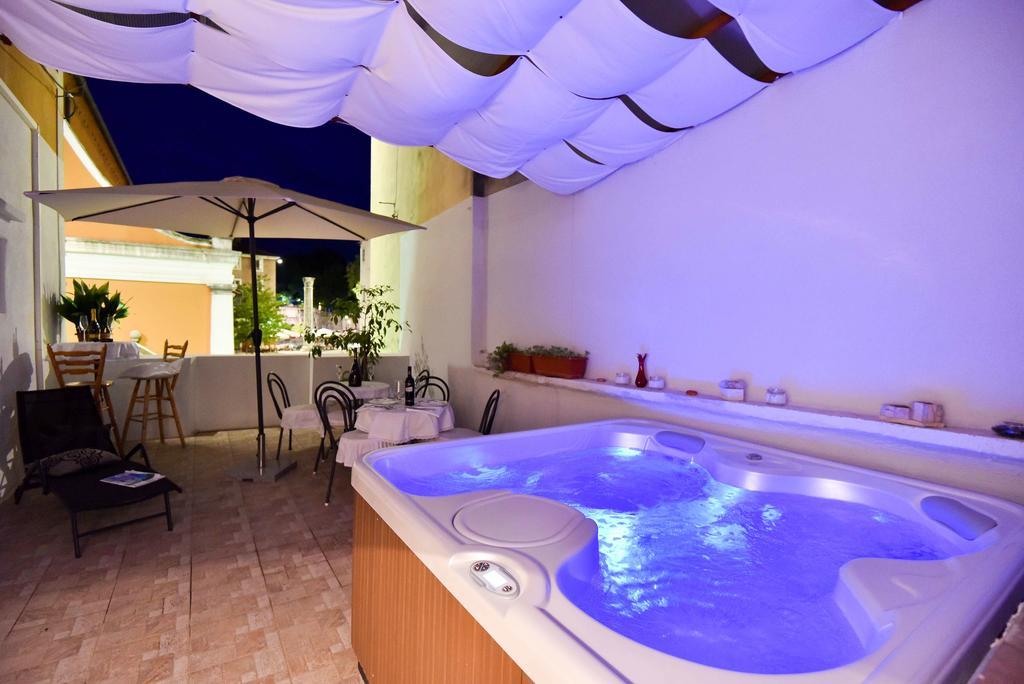 Old Town Jacuzzi Suite Zadar Exterior photo