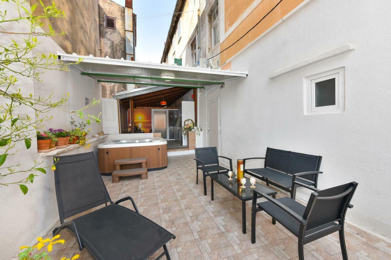 Old Town Jacuzzi Suite Zadar Exterior photo